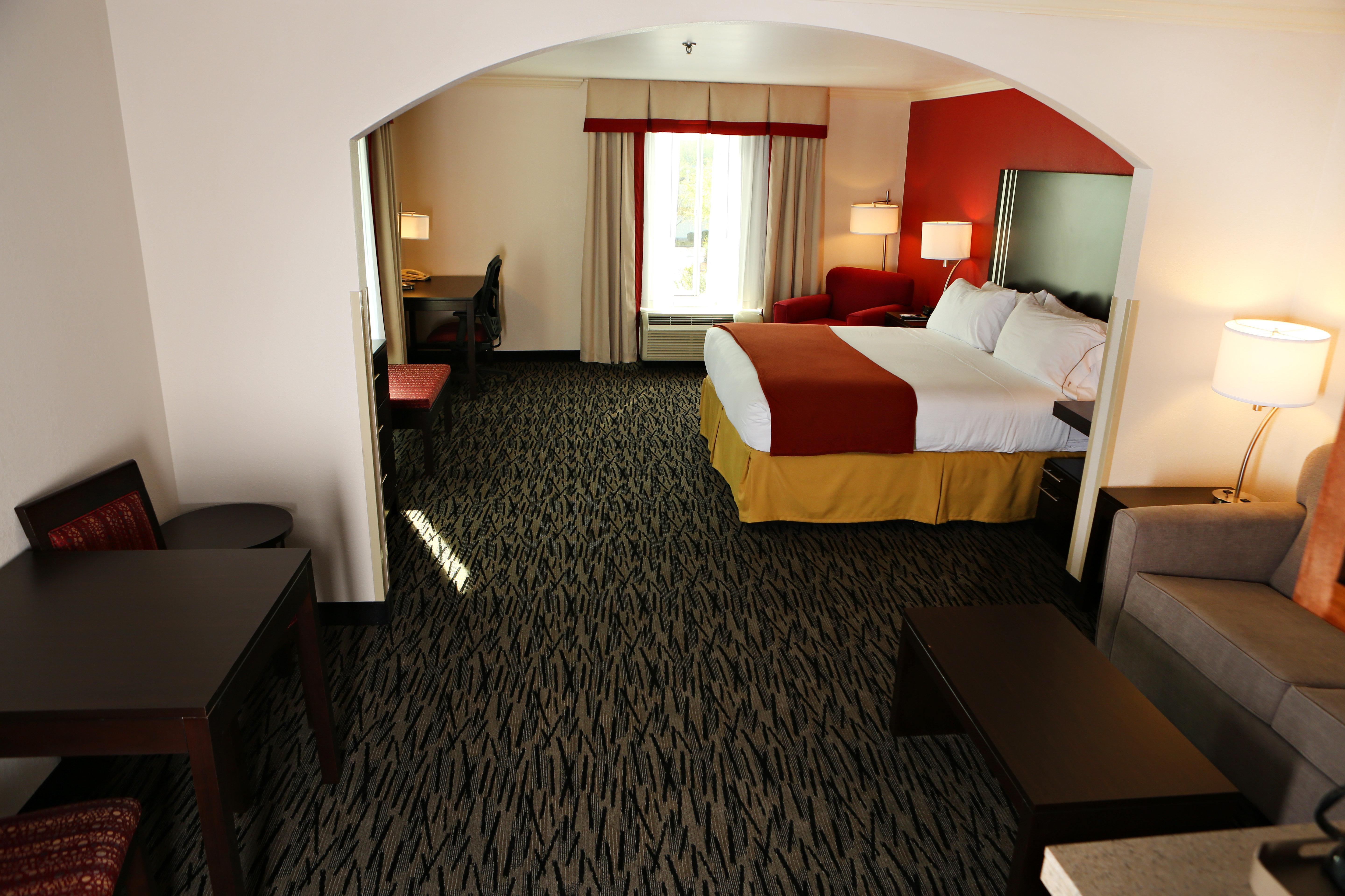 Holiday Inn Express Hotel & Suites - Sumter By Ihg Exterior photo