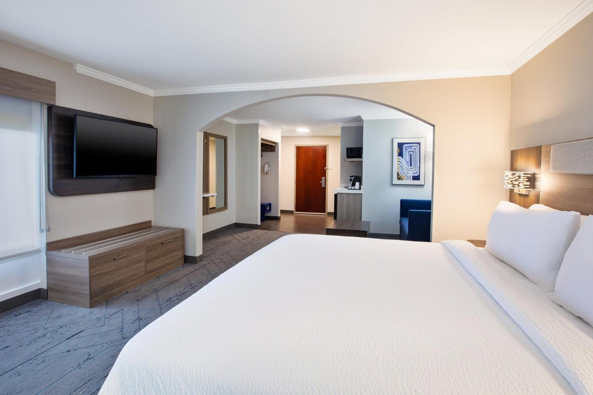 Holiday Inn Express Hotel & Suites - Sumter By Ihg Exterior photo