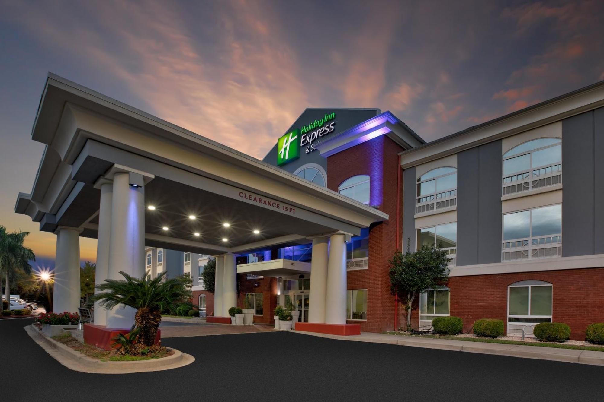 Holiday Inn Express Hotel & Suites - Sumter By Ihg Exterior photo